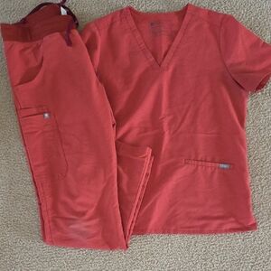 Figs Technical Collection Red Top